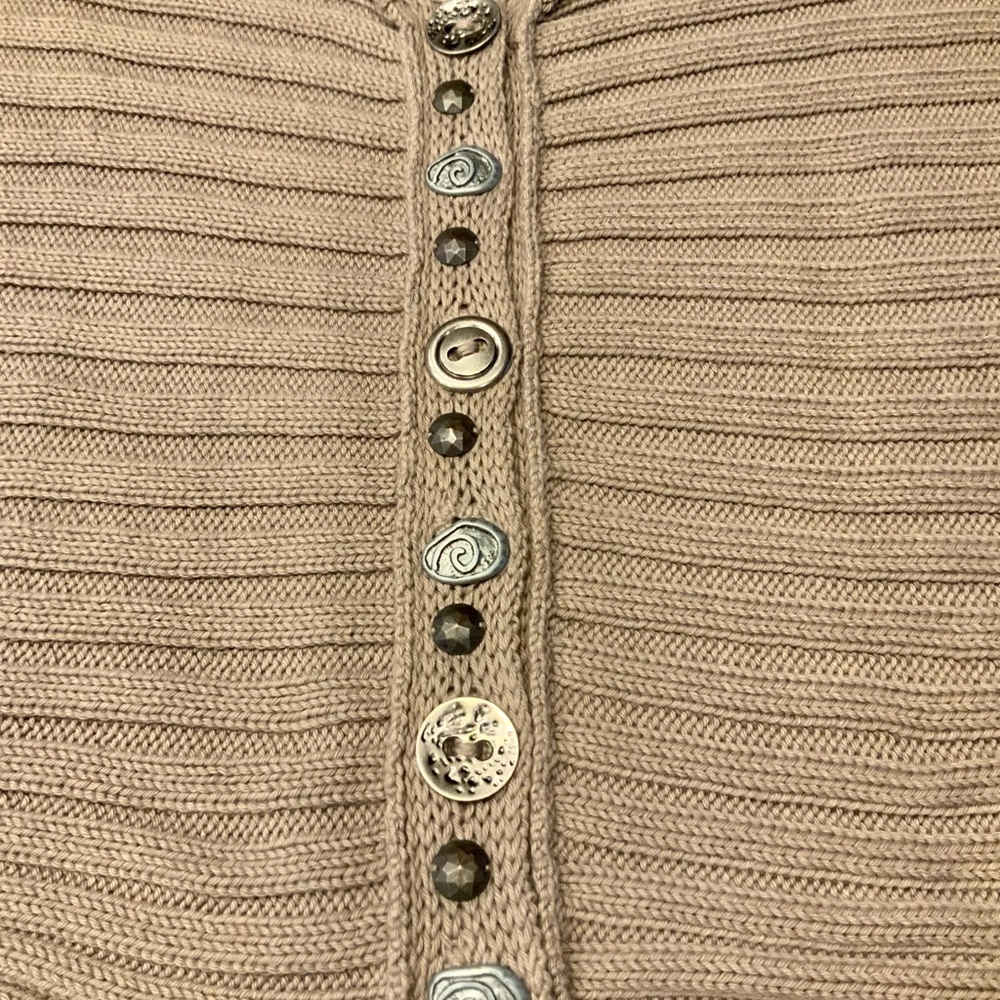 PURE hand knit sweater vest size M/L very unique buttons. Runs like a 1x - Picture 13 of 15